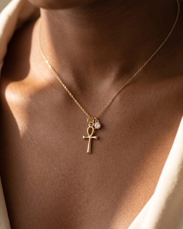 Isia pendentif croix de vie